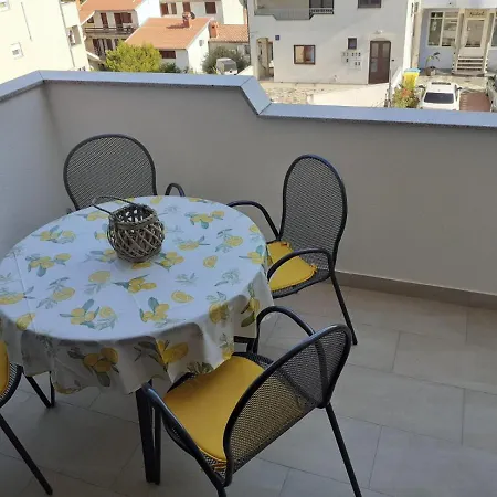 Appartamento Charming In Pola