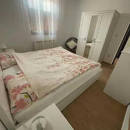 Appartamento Charming In Pola