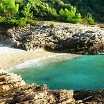 Charming In Pola