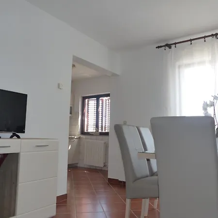 Apartment Charming In Pula